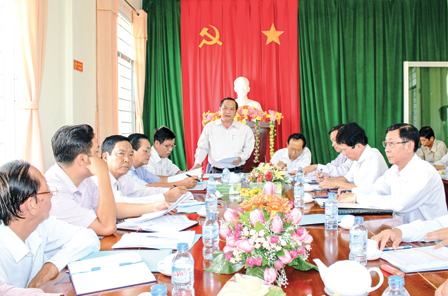 Bí thư Thành ủy Trần Quốc Trung làm việc với Đảng ủy phường Thường Thạnh