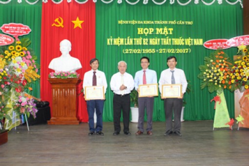 Bệnh viện Đa khoa TP Cần Thơ họp mặt 
kỷ niệm Ngày Thầy thuốc Việt Nam