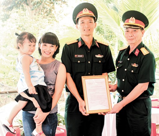 Bộ Chỉ huy Quân sự thành phố bàn giao Nhà tình đồng đội