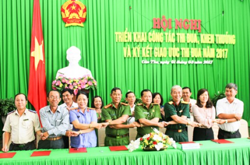 Triển khai nhiệm vụ và ký kết giao ước thi đua năm 2017