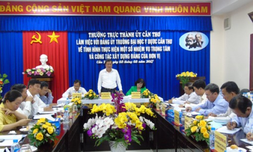 Đẩy mạnh công tác giáo dục chính trị tư tưởng, nâng cao chất lượng dạy và học