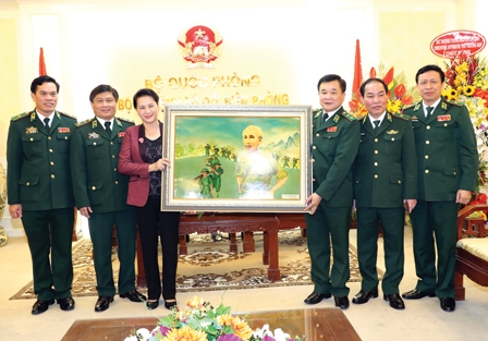 Chủ tịch Quốc hội Nguyễn Thị Kim Ngân thăm Bộ Tư lệnh Bộ đội Biên phòng