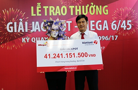 Vietlott trao giải Jackpot
hơn 41,2 tỉ đồng cho khách hàng đến từ Sóc Trăng