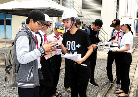 Công ty Nhiệt điện Cần Thơ vận động học sinh sử dụng điện tiết kiệm và hiệu quả