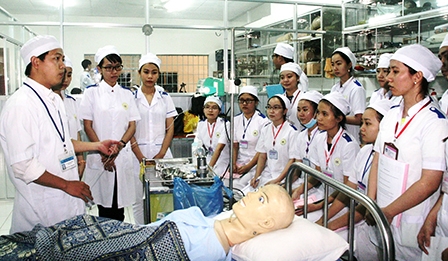 Nâng cao tính cạnh tranh 
của nguồn nhân lực trẻ