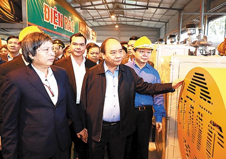 Thủ tướng Nguyễn Xuân Phúc khảo sát công nghệ điện - rác “made in Việt Nam”