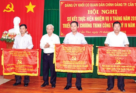 Nâng cao chất lượng tự phê bình và phê bình