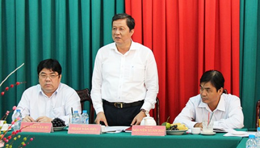 Lãnh đạo thành phố làm việc với Sở Tài nguyên
và Môi trường