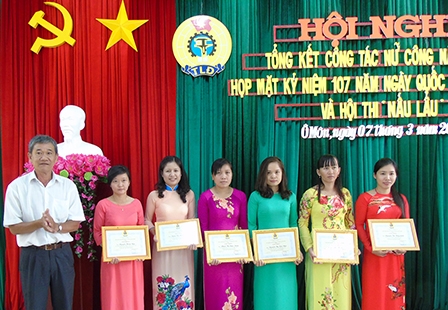 <span style="background-color: wheat;"> Liên đoàn Lao động quận Ô Môn</span>
Chấn chỉnh, nâng cao hiệu quả thực hiện nhiệm vụ