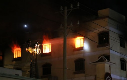 Khống chế ngọn lửa bùng phát trở lại tại tầng 5 Công ty TNHH Kwong Lung- Meko