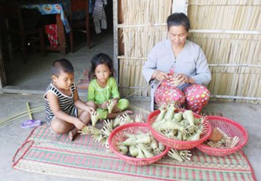 ជម្នះលំបាកផ្តើមពីរបរត្បាញបន្ទោះ