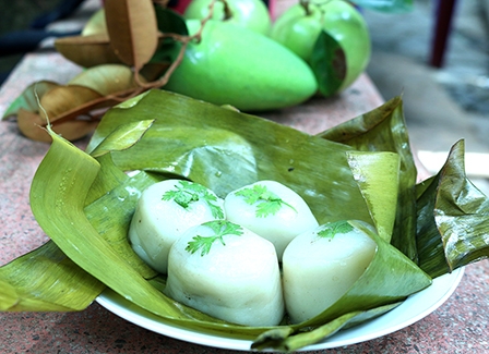 <span style="background-color: wheat;">Món ngon Phong Điền </span> 
Bánh ít trần nhân vịt xiêm