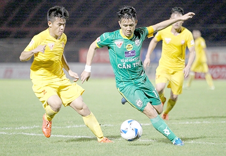<span style="background-color: wheat;">Vòng 12 Toyota V.League 2017</span>

Hải Phòng tranh tốp 3, 
XSKT Cần Thơ tránh đội sổ