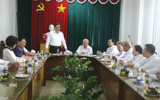 Lãnh đạo TP Cần Thơ chúc Tết 
Chôl Chnăm Thmây cán bộ, viên chức 
Báo Cần Thơ Khmer ngữ