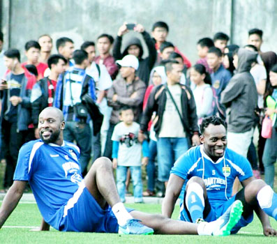 Sốc văn hóa bóng đá