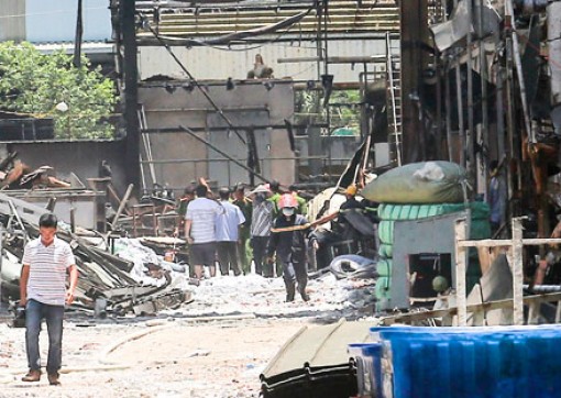 Nhanh chóng dập tắt đám cháy bùng phát tại Công ty TNHH 
Kwong Lung - Meko