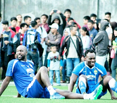 Sốc văn hóa bóng đá