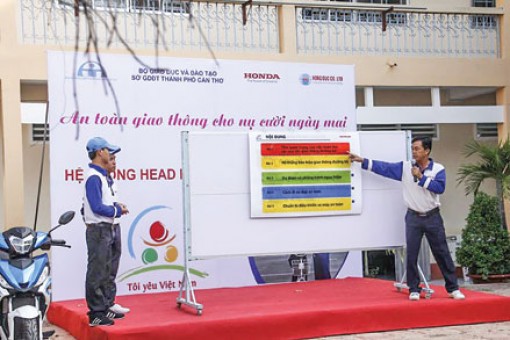 Tổ chức chương trình An toàn giao thông cho nụ cười ngày mai