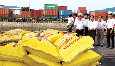 Tháo gỡ vướng mắc 
để phát triển logistics