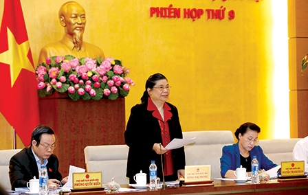 <span style="background-color:wheat;">Phiên họp thứ 9 Ủy ban Thường vụ Quốc hội khóa XIV</span> 
Phát hiện 28.800 khoản chi chưa 
chấp hành đúng thủ tục, chế độ quy định