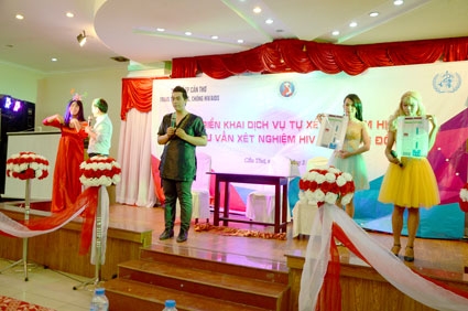 Mô hình tự xét nghiệm 
và xét nghiệm HIV tại cộng đồng