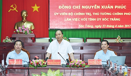 <span style="background-color:wheat;">Thủ tướng Nguyễn Xuân Phúc:</span>

Sóc Trăng cần tập trung phát triển
vùng lúa cao sản, các loại trái cây lợi thế