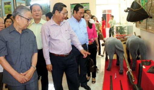 Khai mạc triển lãm ảnh "Đại thắng mùa Xuân năm 1975 tại ĐBSCL"