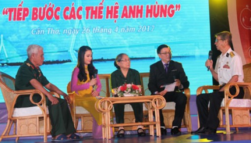 Trên 300 đoàn viên thanh niên tham gia giao lưu Tiếp bước các thế hệ anh hùng