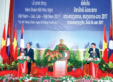 Thủ tướng hai nước chủ trì Lễ phát động Năm Đoàn kết Hữu nghị Việt Nam - Lào 2017