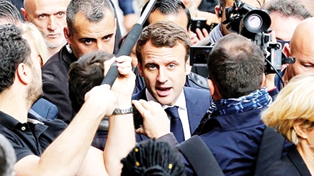 <span style="background-color:wheat;">Bầu cử tổng thống Pháp</span> Chiến dịch của ông Macron bị rò rỉ email nội bộ
