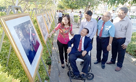 Người chép sử bằng ảnh