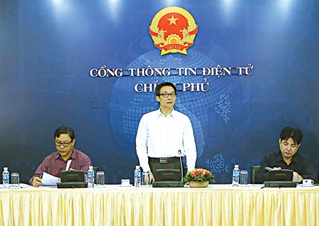 Phó Thủ tướng Vũ Đức Đam
và lãnh đạo các bộ, ngành đối thoại với doanh nghiệp thủy sản