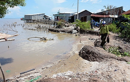 Sạt lở đe dọa nghiêm trọng đến sự phát triển của ĐBSCL