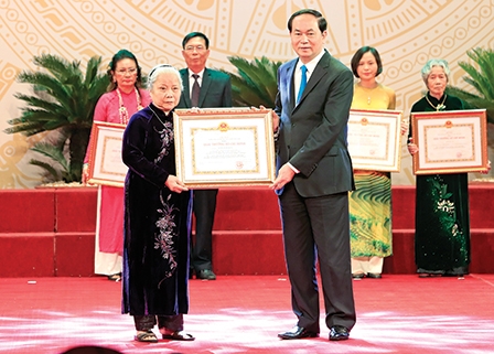 Chủ tịch nước Trần Đại Quang: Cần tạo điều kiện để văn nghệ sĩ bám sát thực tiễn của đất nước