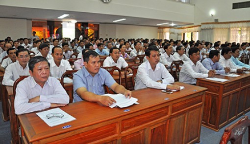 <span style="background-color:wheat;">Đồng chí Trần Quốc Trung, Ủy viên Trung ương Đảng, Bí thư Thành ủy:</span>  Người đứng đầu phải là tấm gương tự phê bình và phê bình
để cấp dưới noi theo