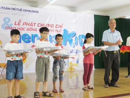 Trao học bổng Kỳ thi Toán trí tuệ Geniuskid