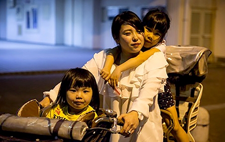 Phụ nữ Nhật khó khăn khi làm mẹ đơn thân