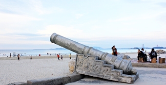 Cung đường biển hoang sơ