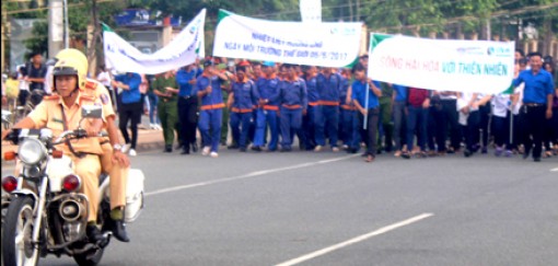 Mít tinh hưởng ứng Ngày Môi trường thế giới