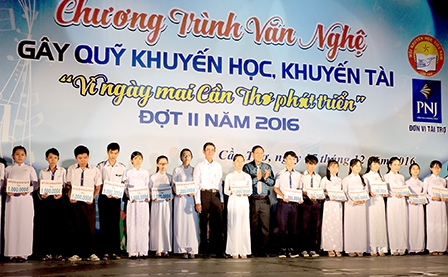 Nâng cao chất lượng, hiệu quả công tác khuyến học, khuyến tài, xây dựng 
xã hội học tập