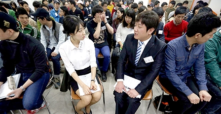 Học hành nhiều, giới trẻ Hàn Quốc vẫn khó tìm việc