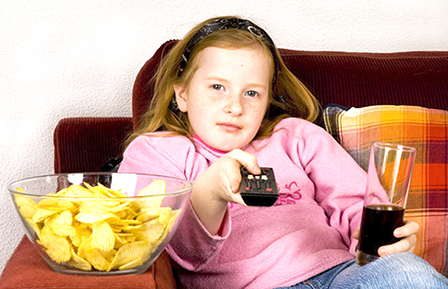 Trẻ có TV trong phòng ngủ dễ béo phì