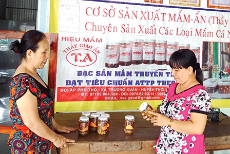 Đậm đà sản phẩm mắm Thầy giáo Ẩn