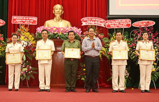 Kỷ niệm 50 năm Ngày truyền thống
lực lượng Xây dựng phong trào Toàn dân
bảo vệ an ninh Tổ quốc