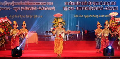 Kỷ niệm 50 năm ngày thiết lập quan hệ ngoại giao
Việt Nam - Campuchia