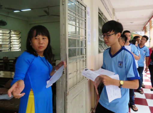 Hơn 10.000 thí sinh làm thủ tục dự thi