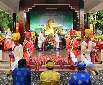 Lễ giỗ nhà thơ yêu nước Phan Văn Trị