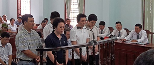 Tạm hoãn phiên tòa theo đề nghị của Viện Kiểm sát