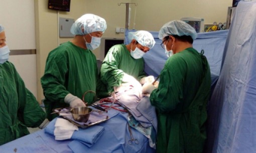 Cứu sống nam thanh niên 
bị dao đâm thủng tim