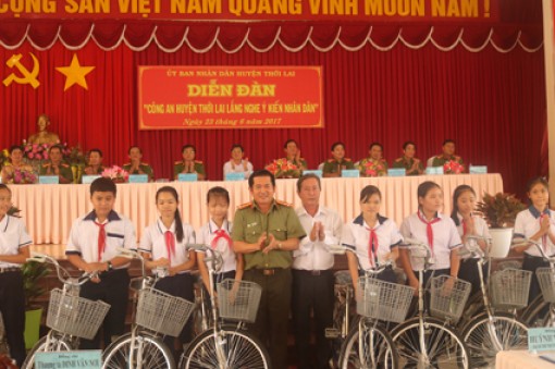 Công an huyện Thới Lai lắng nghe ý kiến nhân dân